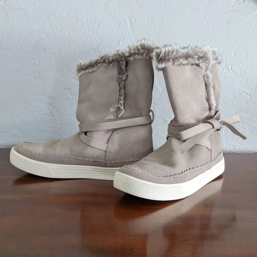 TOMS Vista Suede Boots in Desert Taupe - Picture 5 of 13